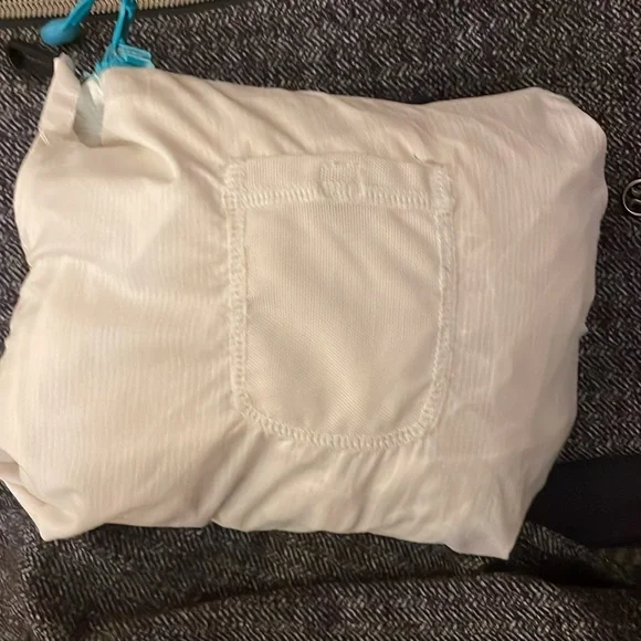 Lululemon Run: Stash & Dash Pullover like new - Picture 6 of 6